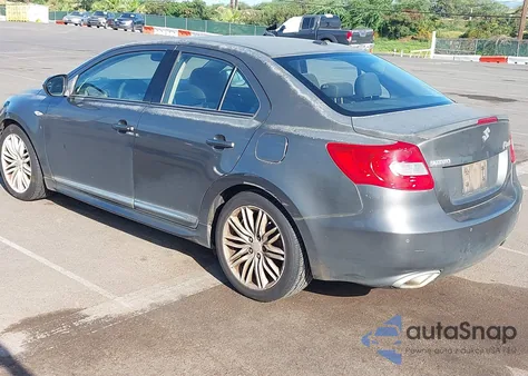 2012 Suzuki Kizashi Sport Sls z USA, uszkodzony, nr VIN JS2RE9A80C6100317